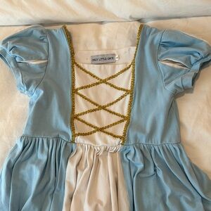 Only little once size 6 sleeping princess dress. Runs large.
